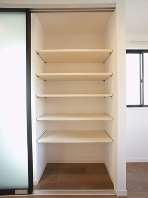 【その他】 | ラフォーレ・ハピネスC | キッチン近くの収納スペースもあります！