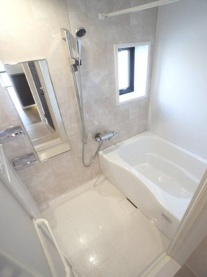 【浴室】 | ラフォーレ・ハピネスC | 換気できる窓が付いています♪