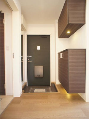 【玄関】 | ラフォーレ・ハピネスC | たくさん収納できるシューズボックスが付いています♪