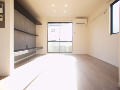 【居間・リビング】 | ラフォーレ・ハピネスC | 快適に過ごせるエアコンが付いています♪