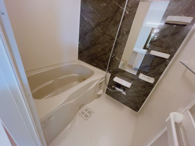 シャトル脇島の浴室