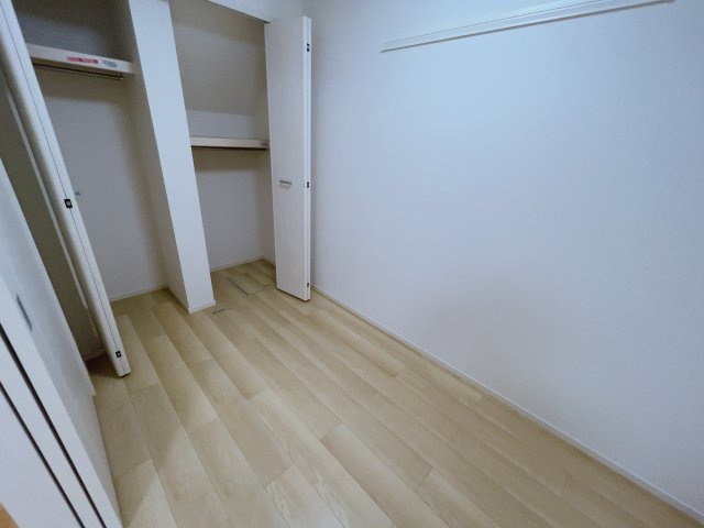 シャトル脇島の洋室