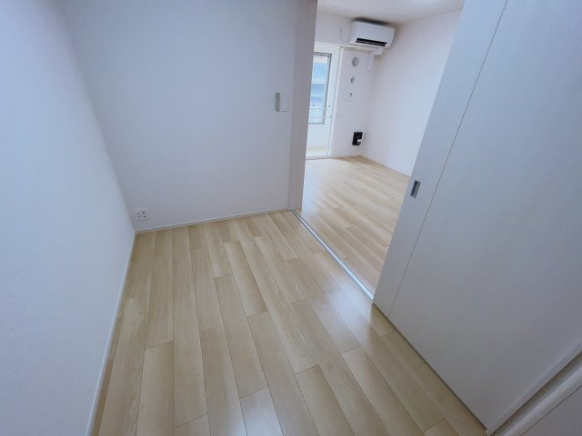 シャトル脇島の洋室