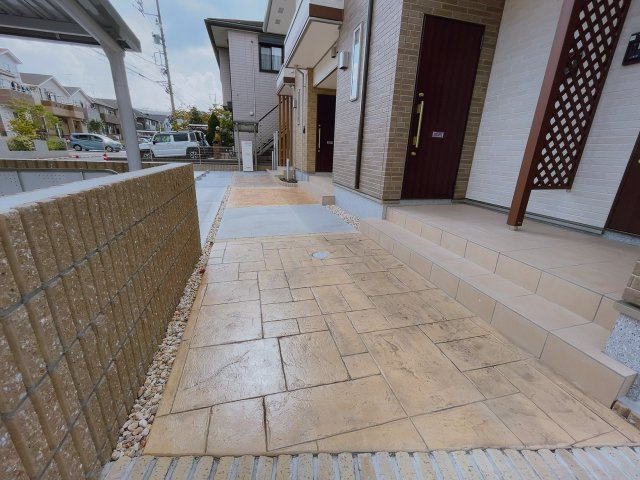 シャトル脇島のエントランス