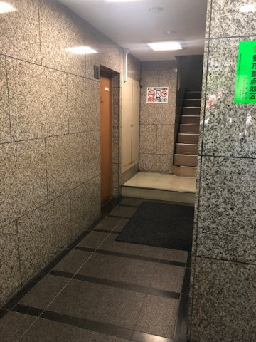 ムツミビルヂングのロビー