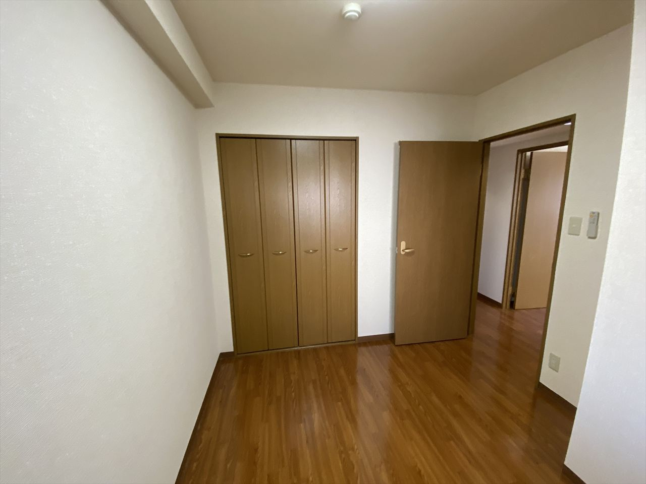 ウィステリアブロッサムの洋室