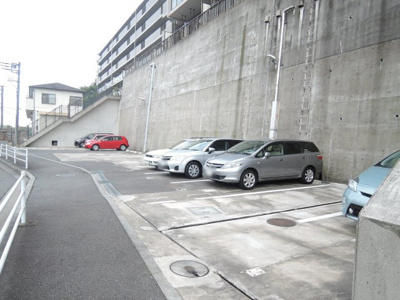 【駐車場】 | マイキャッスル・ラルジュ鴨居 | 平置き駐車場