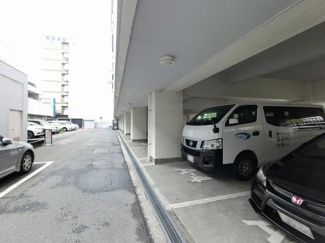 【駐車場】