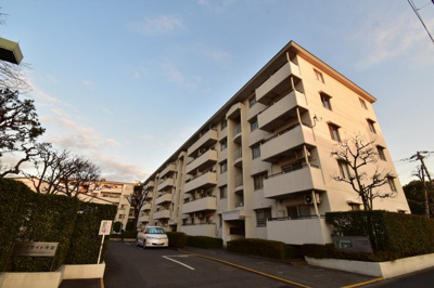 【外観】 | パークサイド平安 | 4階南向き・南西角部屋・二面バルコニーにつき採光・通風良好。