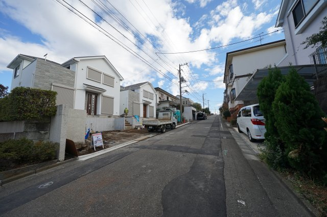 保土ヶ谷区常盤台　全２棟新築戸建て【成約】の前面道路含む現地写真