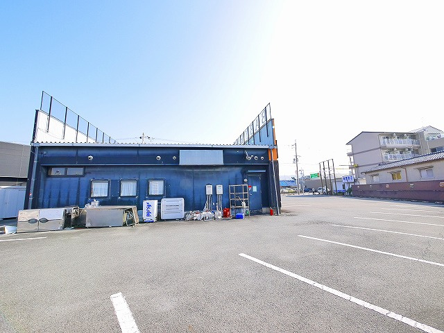 南肘塚町平屋店舗の駐車場