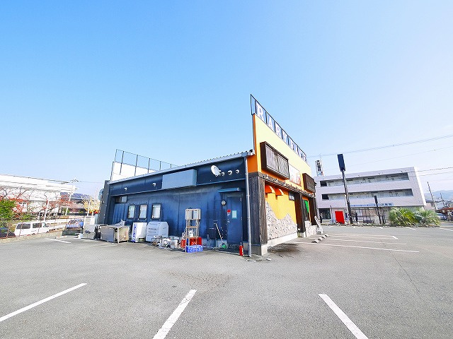 南肘塚町平屋店舗の駐車場