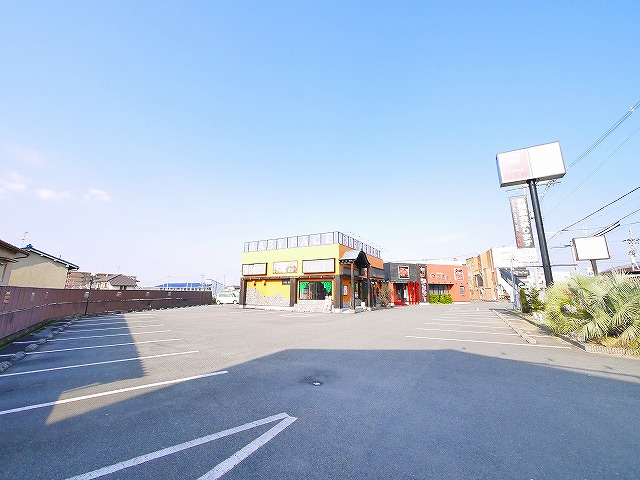 南肘塚町平屋店舗の駐車場