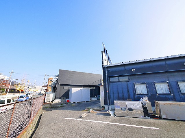 南肘塚町平屋店舗の駐車場