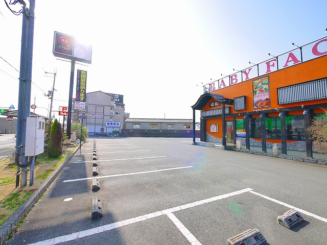 南肘塚町平屋店舗の駐車場