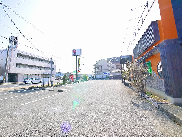 南肘塚町平屋店舗の駐車場