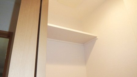 アンソレイユのトイレ|トイレ上部に棚付いています