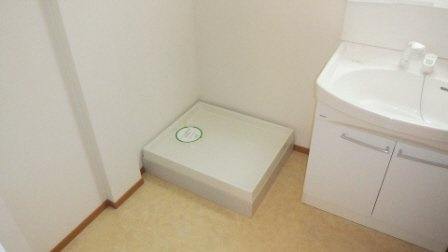 アンソレイユの洗面所|室内洗濯機置場