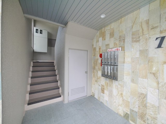 タダスビルのエントランス|毎日通るエントランスはこのようになっています