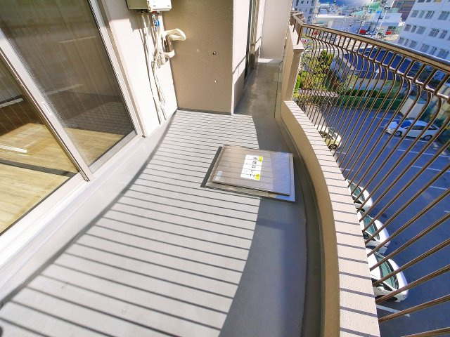 タダスビルの展望|暖かな日差しのふりそそぐバルコニー