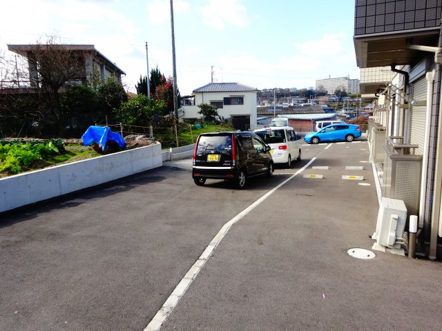 ルミエールハルムの駐車場