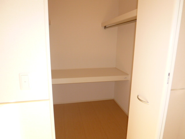 サンヴィオレＡの収納|ウォークインクローゼット