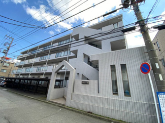 【外観】 | 複数沿線利用可能な「日吉」駅まで徒歩圏内！鉄筋コンクリートの4階建てマンションです♪通勤通学はもちろん、お買い物やお出かけにもGood☆