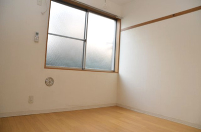 【居間・リビング】 | バースホームいずみ | おしゃれな居室です