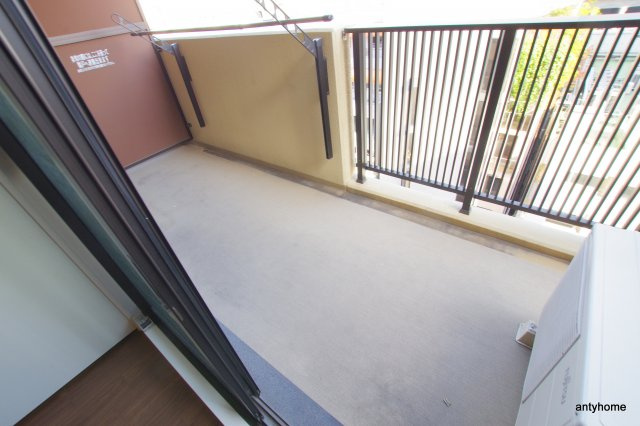 ブリリアント同心　仲介手数料無料のバルコニー