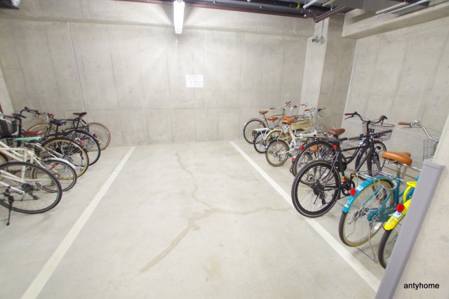 ブリリアント同心　仲介手数料無料の駐車場