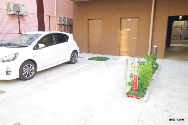 ブリリアント同心　仲介手数料無料の駐車場