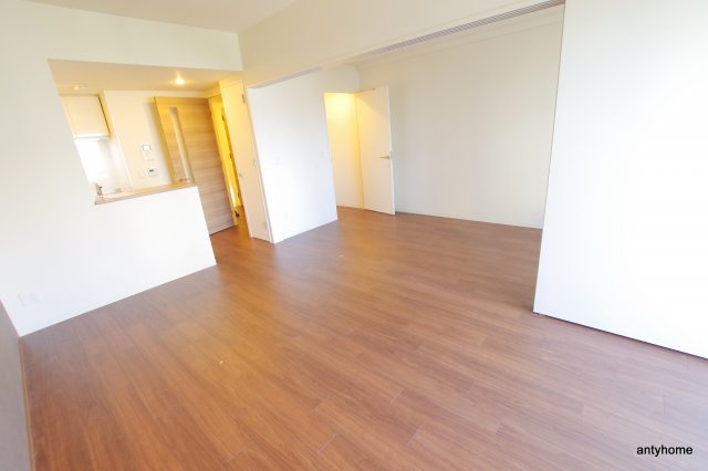 ブリリアント同心　仲介手数料無料の居間・リビング