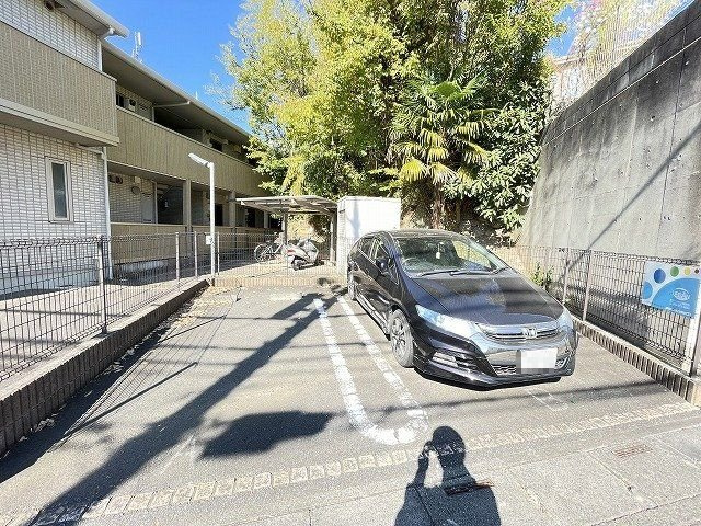 【駐車場】 | Mutti/ムッティ | いつでも目の届く敷地内に駐車場があります♪お車をお持ちの方におすすめです！