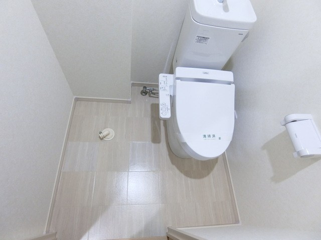 【設備】 | プラナス戸手 | トイレ横にある洗濯機置き場です♪室内に置けるので洗濯機が傷みにくい☆