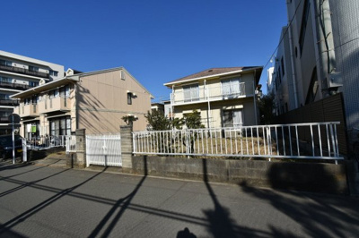 【外観】 | 南側は公園、前面道路６ｍ公道の建築条件なし土地
