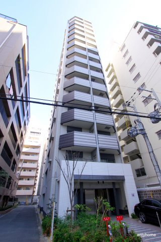 クリスタルグランツ新大阪の外観