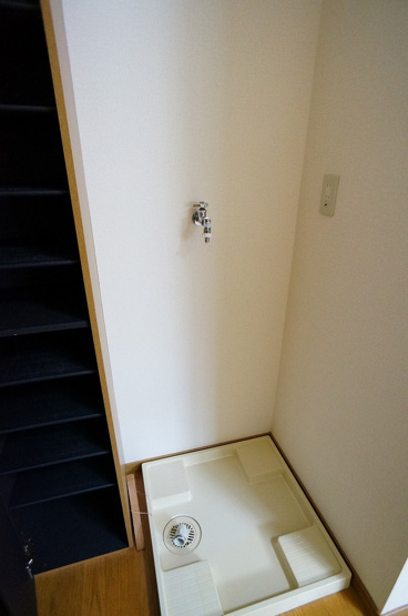 【設備】 | コーポルピナス | 室内洗濯機置場