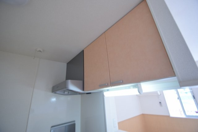 ロイヤルヒルズＬのキッチン|キッチン上部に棚あります