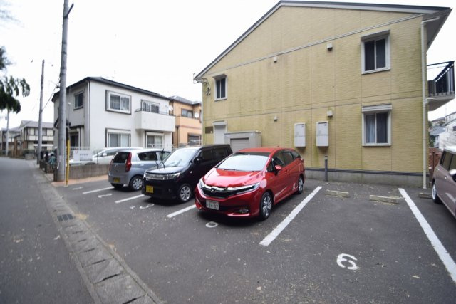 ロイヤルヒルズＬのその他|敷地内に駐車場あります
