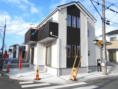 【外観】 | 越谷市　新築　大泊　全18棟　6号棟　角地　らすと1棟 | おしゃれな外観です。2880から2680万円に価格変更です。駐車３台可能。車種によります。