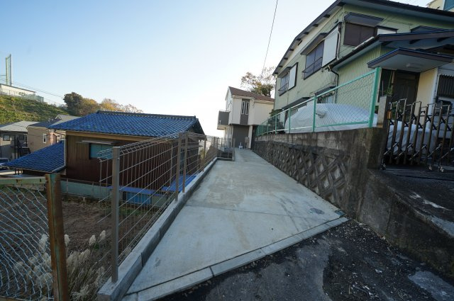 保土ヶ谷区宮田町１丁目　新築戸建て【成約】の外観|カースペースもございます。