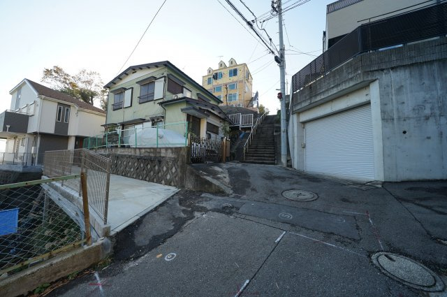 保土ヶ谷区宮田町１丁目　新築戸建て【成約】の前面道路含む現地写真|北側約4mの前面道路です。