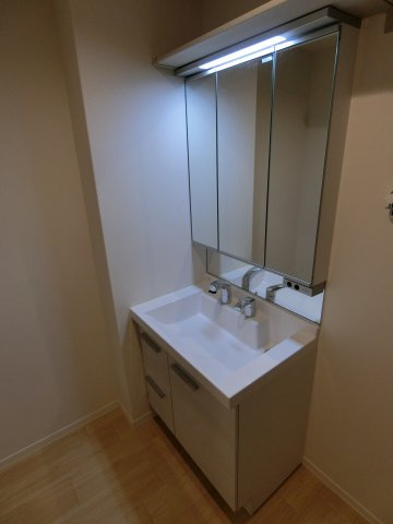 ウエストクロスの独立洗面台