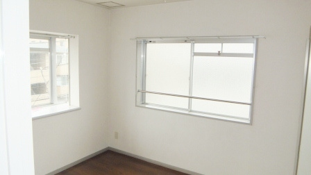 ドミトリー西船の居間・リビング|北側洋室５帖