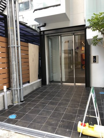 ザ・スペース鎗屋町 BRAVI不動産のエントランス|【ザ・スペース鎗屋町】エントランスです