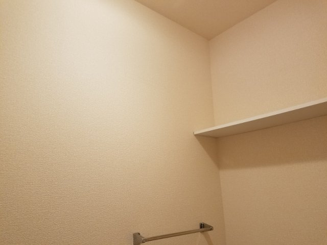 シュトラルヴェヌスのトイレ|トイレ棚