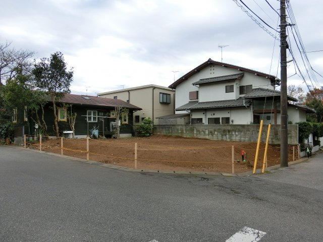 花見川区宮野木台４丁目　土地　建築条件なし　角地　前面道路広く開放的の前面道路含む現地写真|北東側約6.5ｍ　北西側約4ｍ道路で駐車も楽々