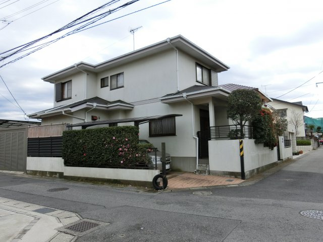 花見川区朝日ヶ丘４丁目　中古戸建　５ＬＤＫ　角地　全室南向きの外観|外はこのようになっています　花見川区朝日ヶ丘４丁目　中古戸建　角地　全室南向き　平成４年築