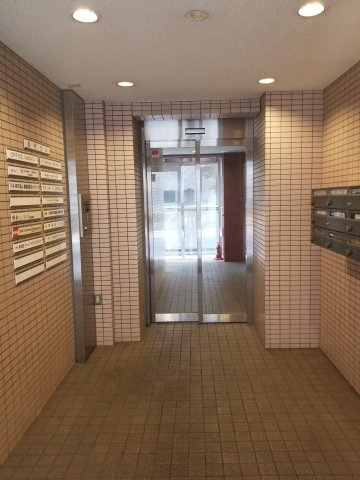 番町ビルのエントランス