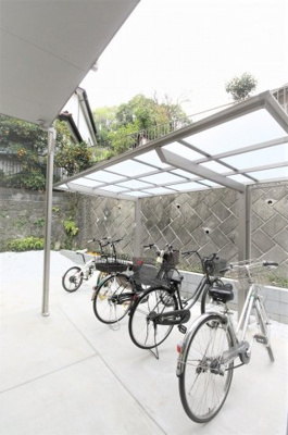 【その他共用部分】 | Felicia.Yokohama　（フェリシア・ヨコハマ） | Felicia.Yokohama（フェリシア・ヨコハマ）　　　オートロックエントランスの中に駐輪場があります♪